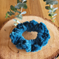 SCRUNCHIE - Chouchou velour crochet Bleu roi